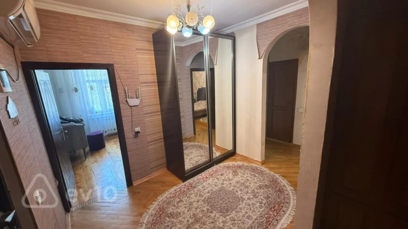 Satılır 4 otaqlı köhnə tikili 110 m²
