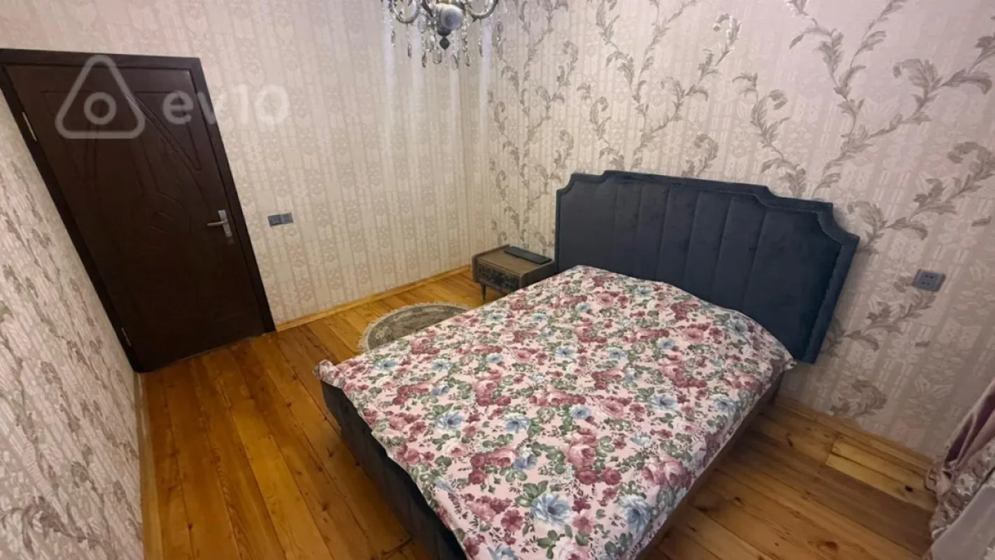 Satılır 4 otaqlı köhnə tikili 110 m²