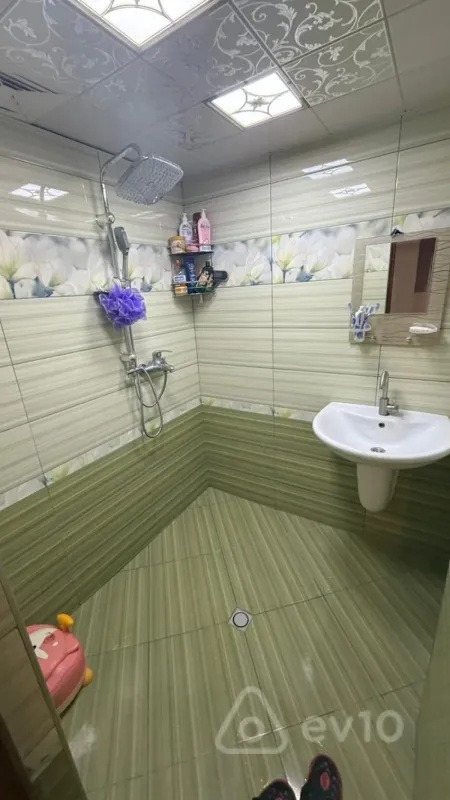 Satılır 4 otaqlı köhnə tikili 110 m²