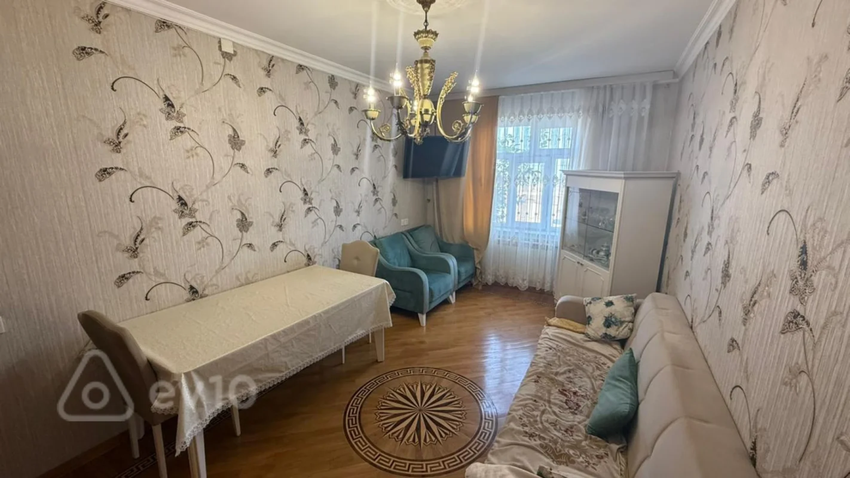 Satılır 4 otaqlı köhnə tikili 110 m²