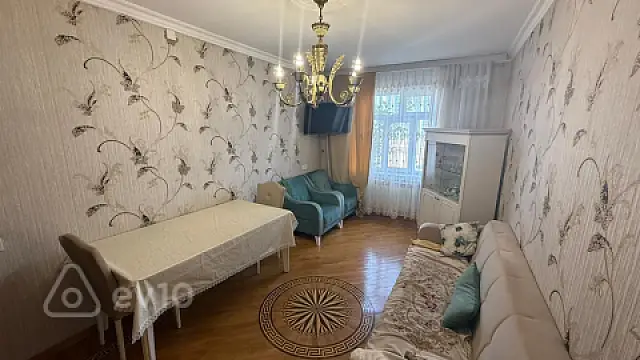 Satılır 4 otaqlı köhnə tikili 110 m²