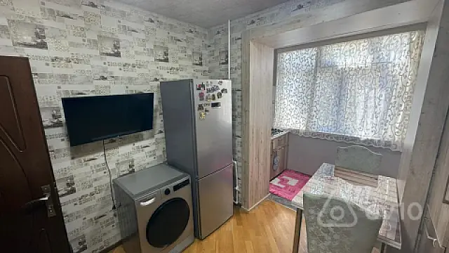 Satılır 4 otaqlı köhnə tikili 110 m²