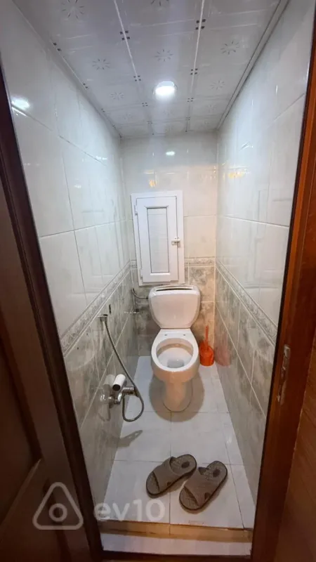 Satılır 4 otaqlı köhnə tikili 110 m²