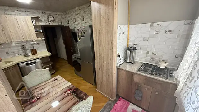 Satılır 4 otaqlı köhnə tikili 110 m²