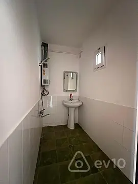 Satılır 4 otaqlı köhnə tikili 85 m²
