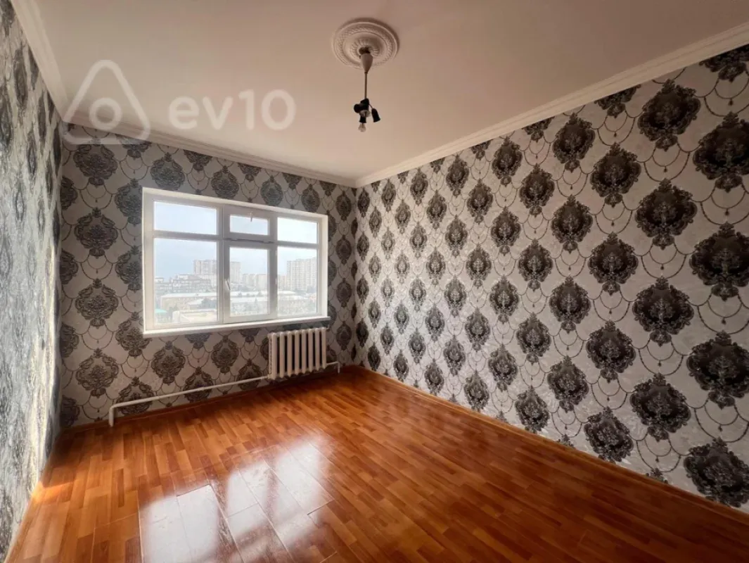 Satılır 4 otaqlı köhnə tikili 85 m²