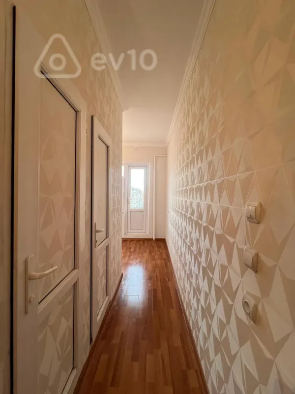 Satılır 4 otaqlı köhnə tikili 85 m²