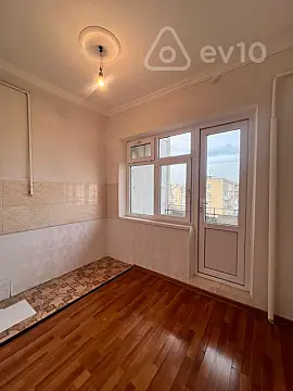 Satılır 4 otaqlı köhnə tikili 85 m²
