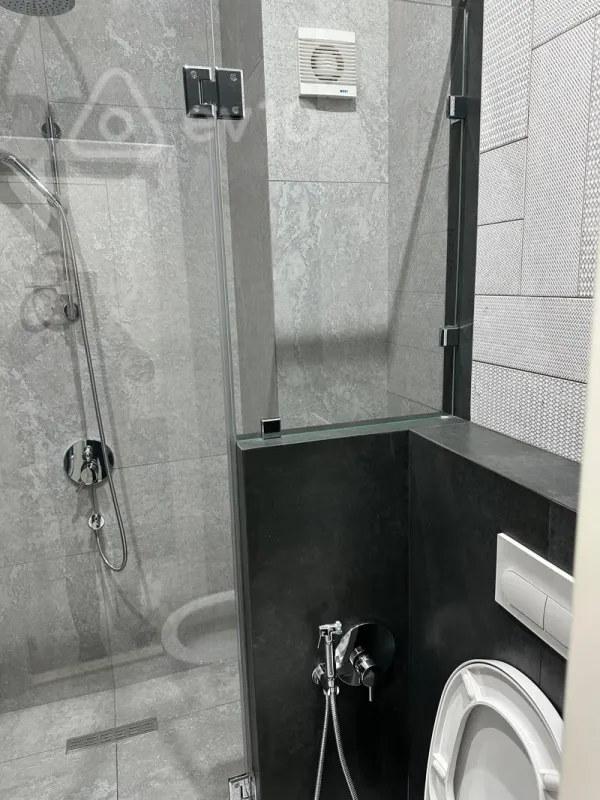 Satılır 1 otaqlı köhnə tikili 42 m²