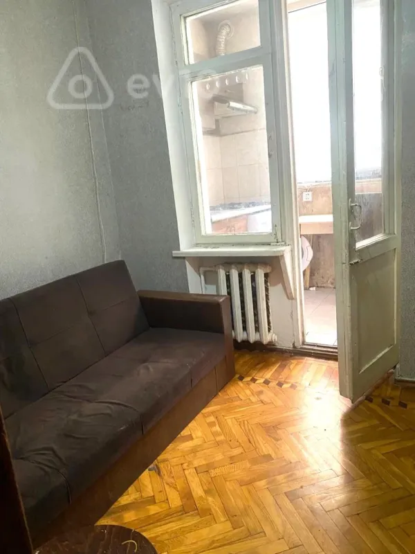 Satılır 2 otaqlı köhnə tikili 45 m²