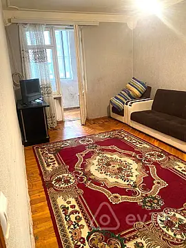 Satılır 2 otaqlı köhnə tikili 45 m²