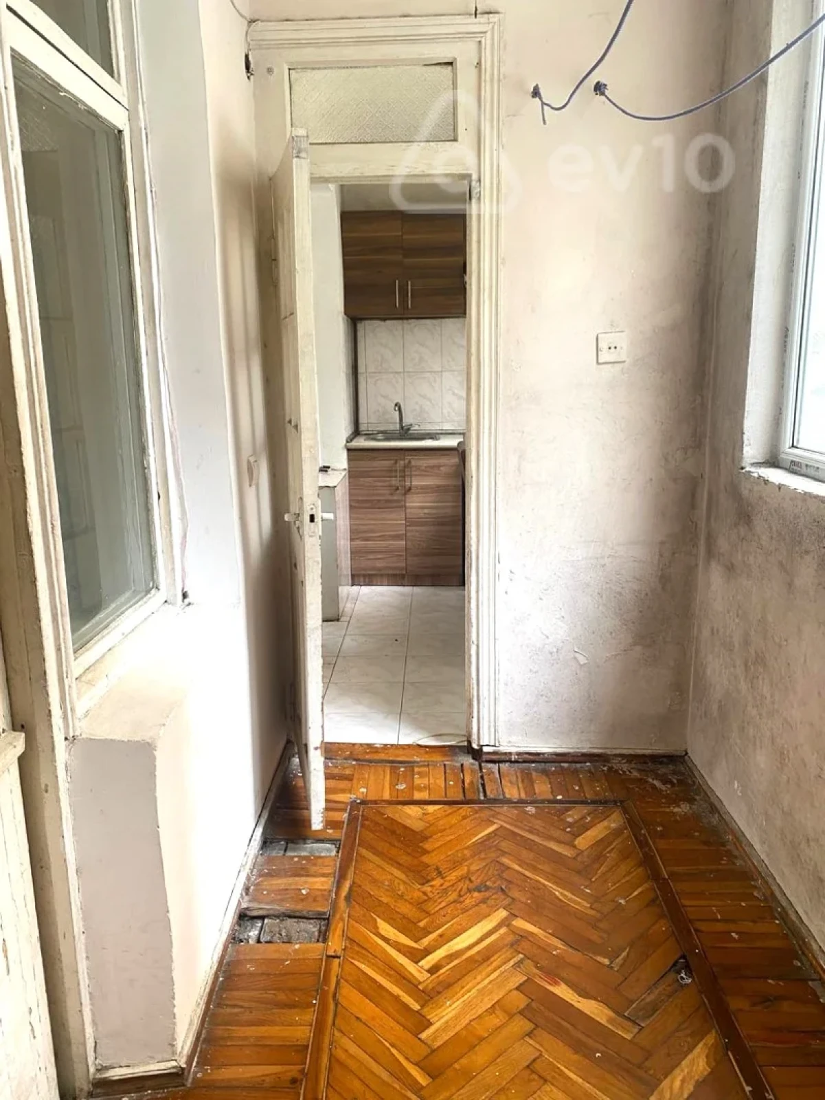 Satılır 2 otaqlı köhnə tikili 45 m²