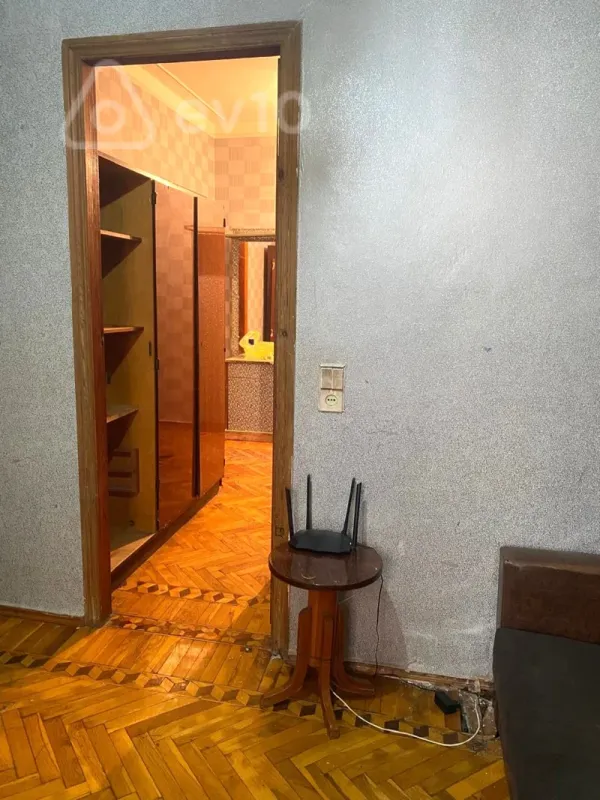 Satılır 2 otaqlı köhnə tikili 45 m²