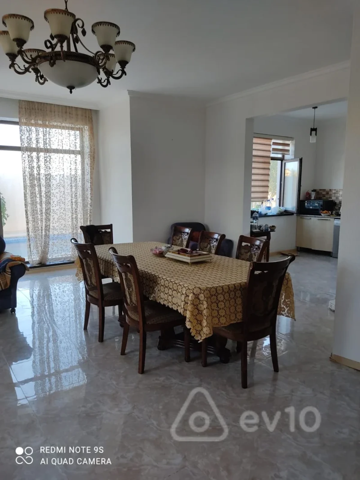 Kirayə verilir 5 otaqlı həyət evi 300 m²