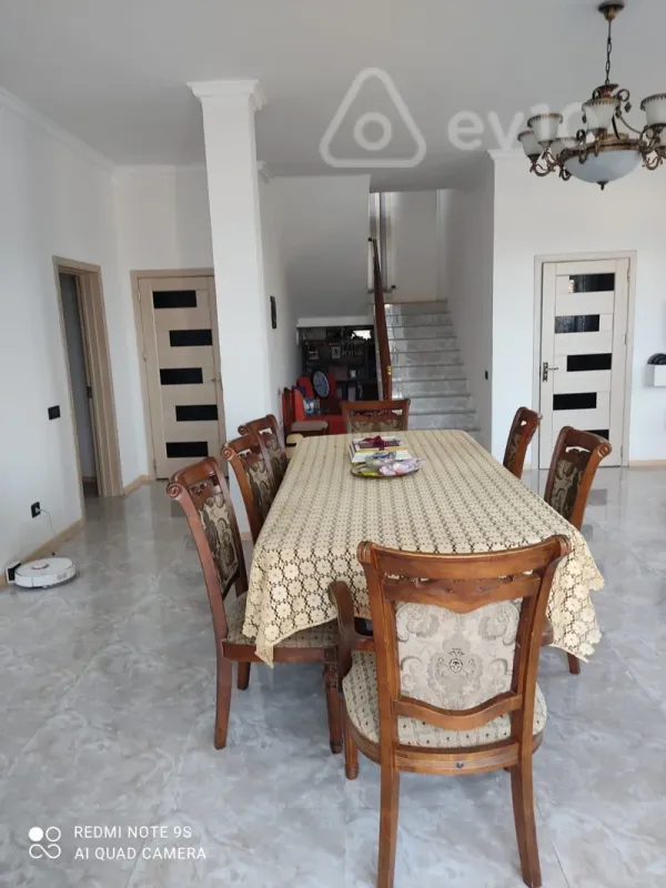 Kirayə verilir 5 otaqlı həyət evi 300 m²
