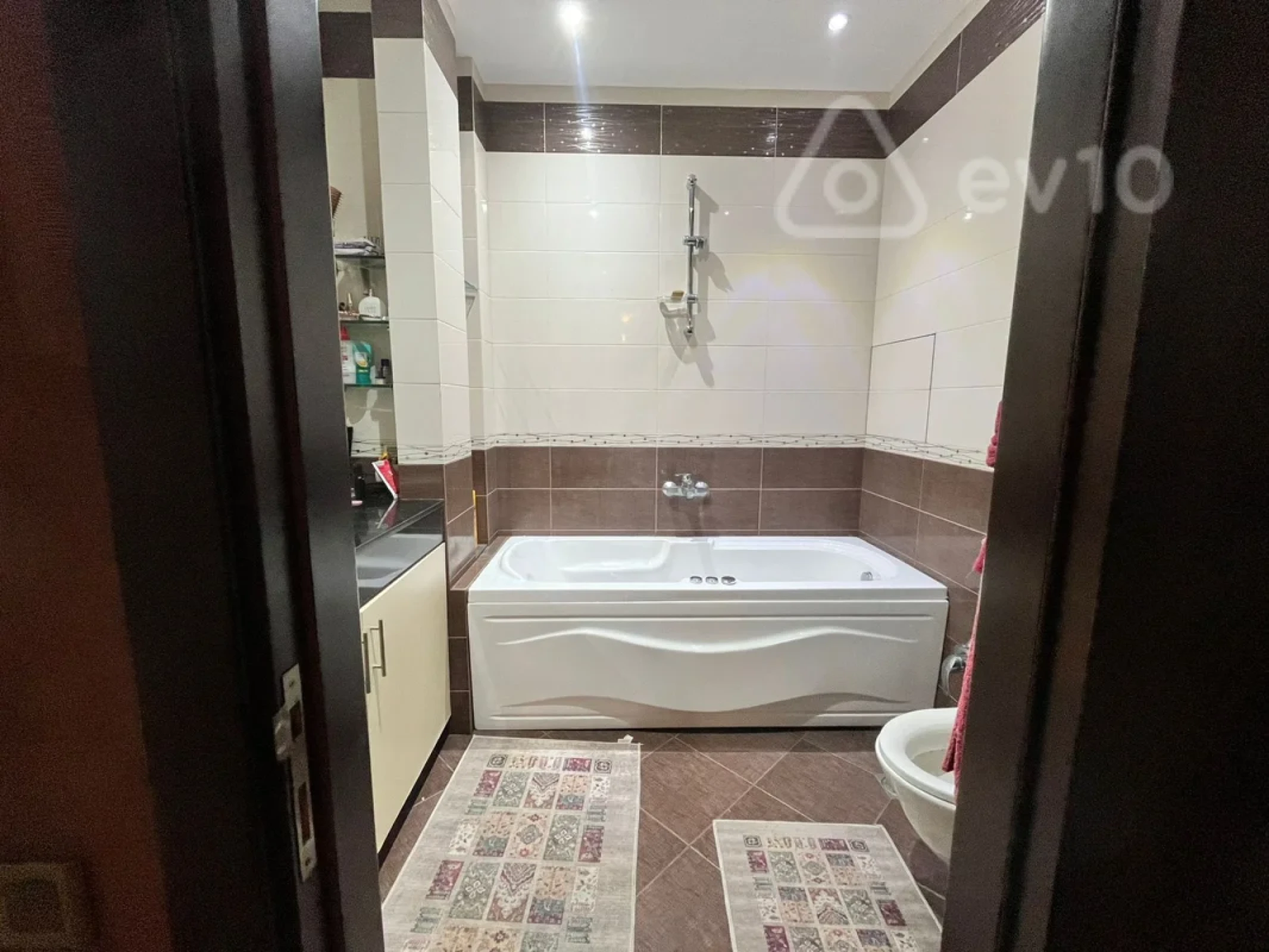 Satılır 3 otaqlı yeni tikili 136 m²