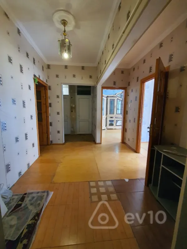 Kirayə verilir 4 otaqlı köhnə tikili 80 m²