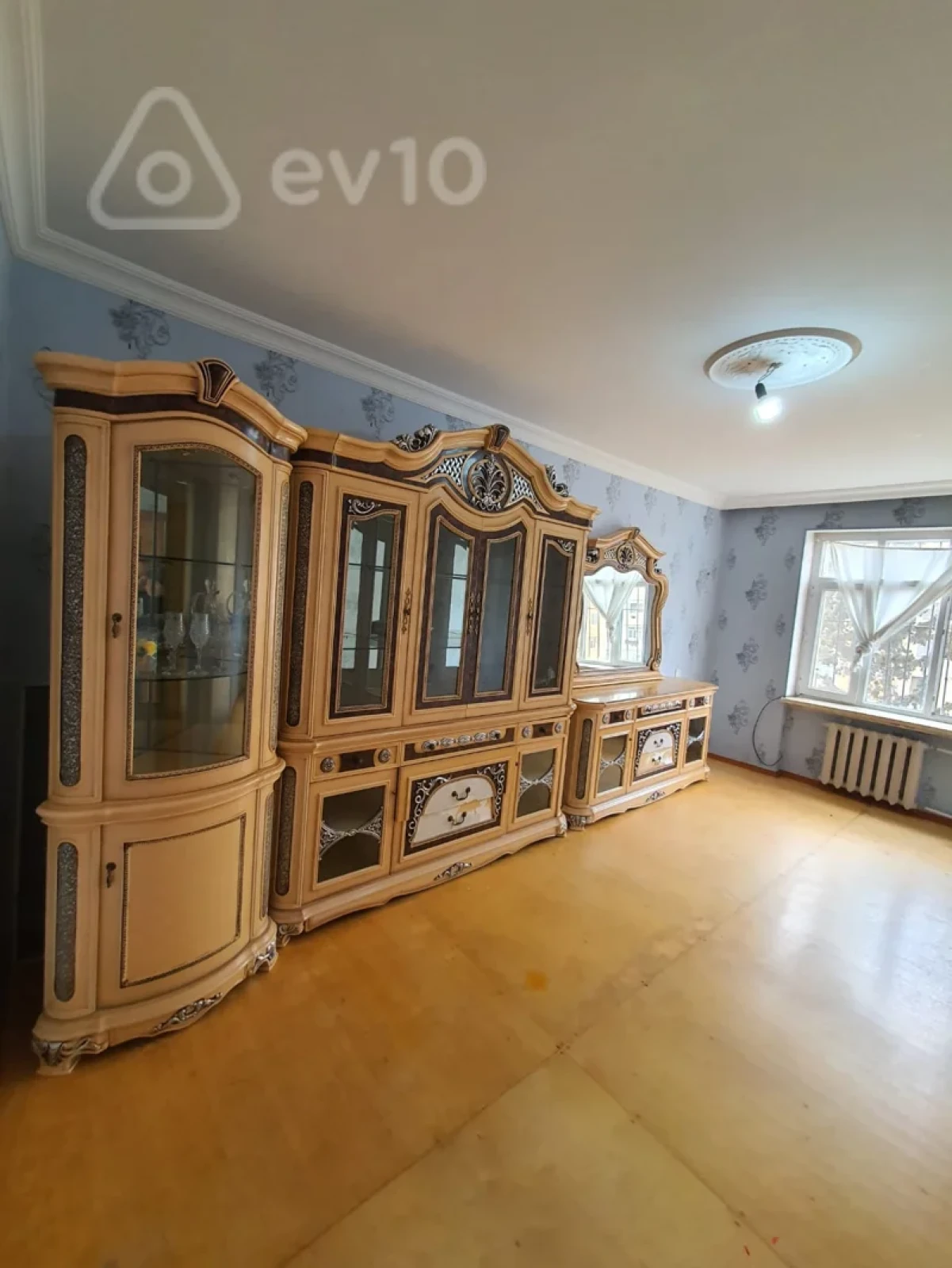 Kirayə verilir 4 otaqlı köhnə tikili 80 m²