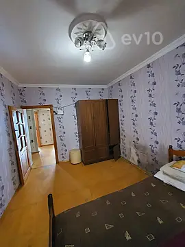 Kirayə verilir 4 otaqlı köhnə tikili 80 m²