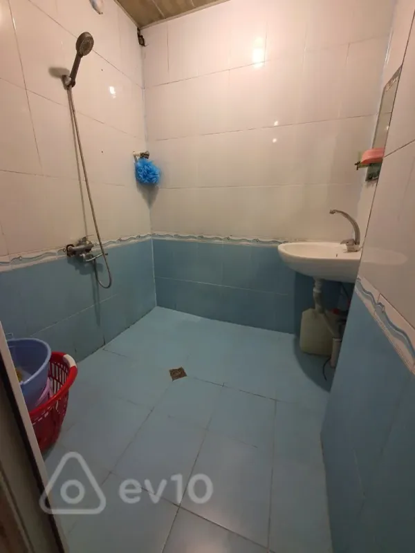 Kirayə verilir 4 otaqlı köhnə tikili 80 m²