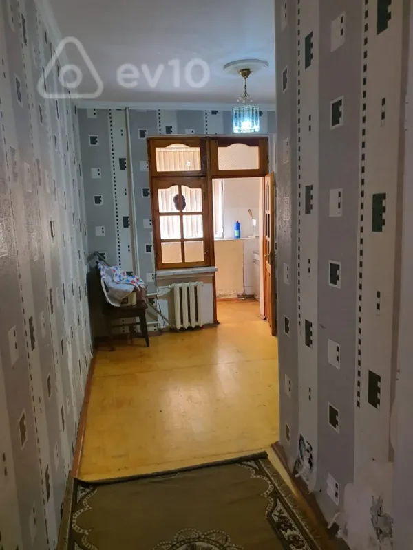 Kirayə verilir 4 otaqlı köhnə tikili 80 m²