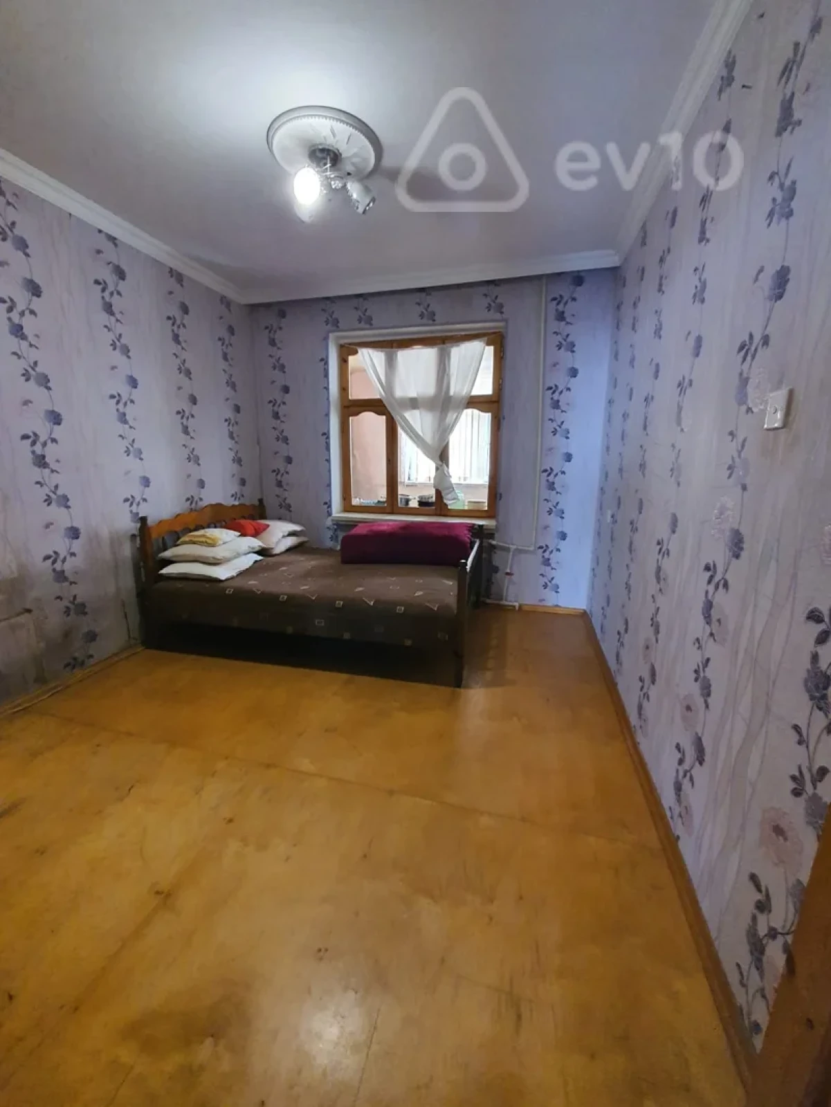 Kirayə verilir 4 otaqlı köhnə tikili 80 m²