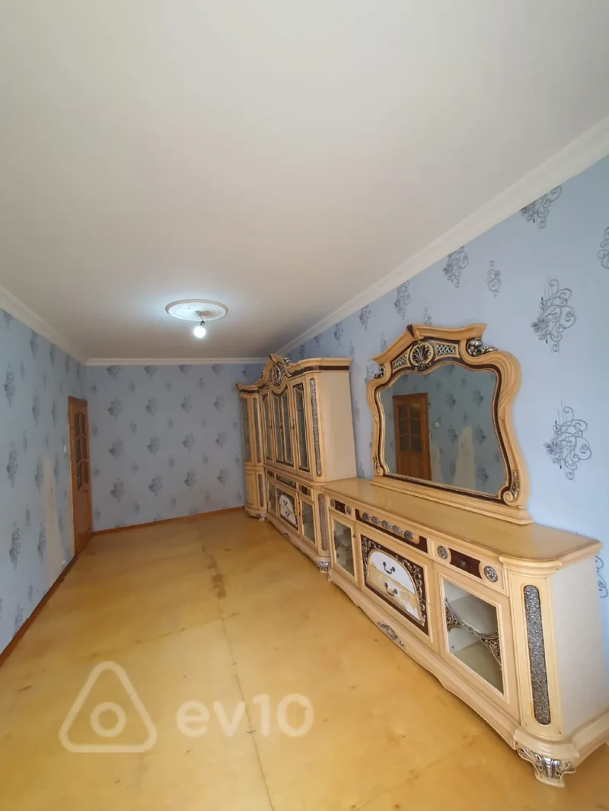 Kirayə verilir 4 otaqlı köhnə tikili 80 m²