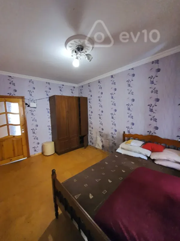 Kirayə verilir 4 otaqlı köhnə tikili 80 m²