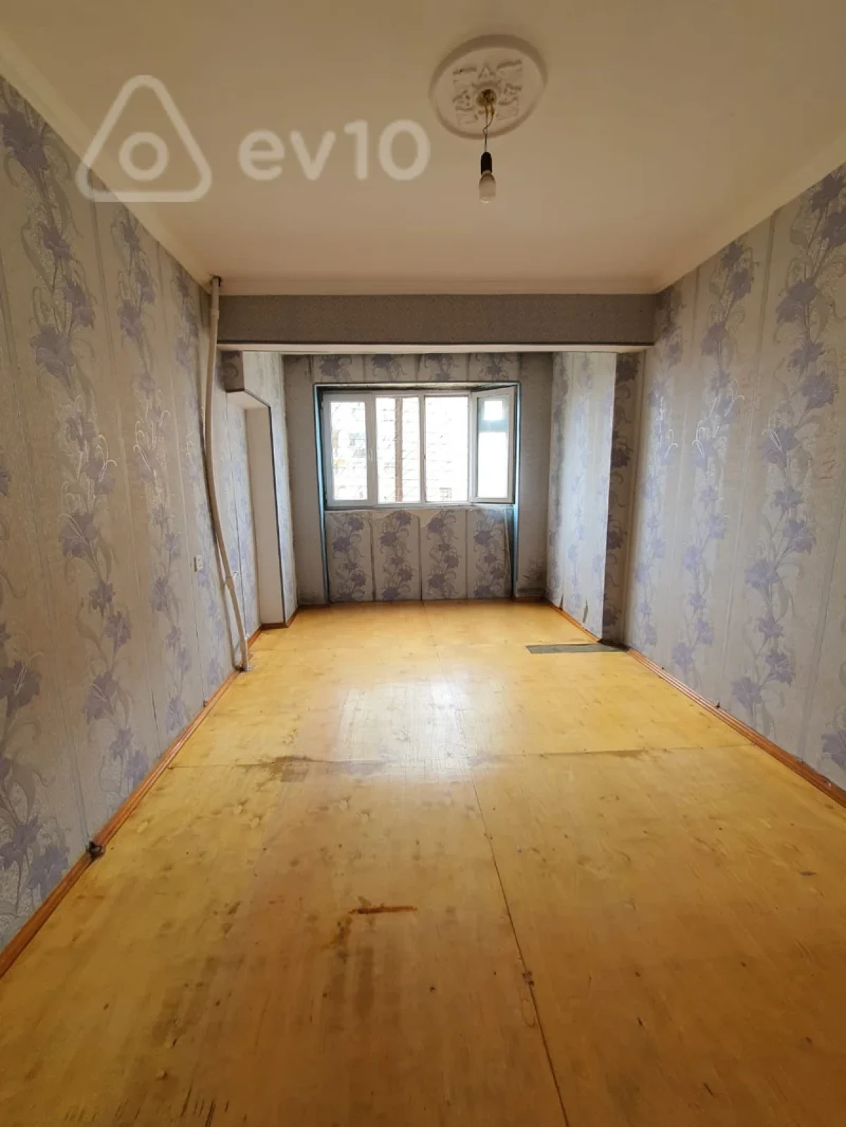 Kirayə verilir 4 otaqlı köhnə tikili 80 m²