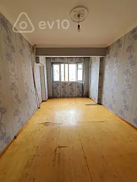 Kirayə verilir 4 otaqlı köhnə tikili 80 m²