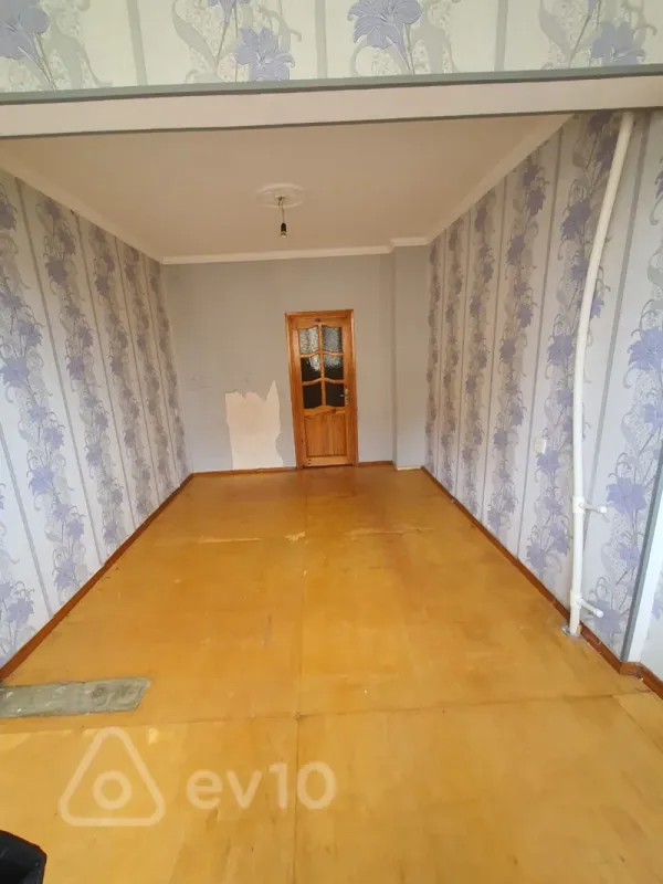 Kirayə verilir 4 otaqlı köhnə tikili 80 m²