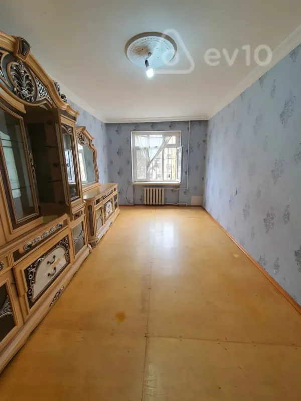Kirayə verilir 4 otaqlı köhnə tikili 80 m²