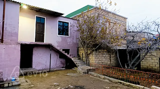 Satılır 6 otaqlı həyət evi 350 m²