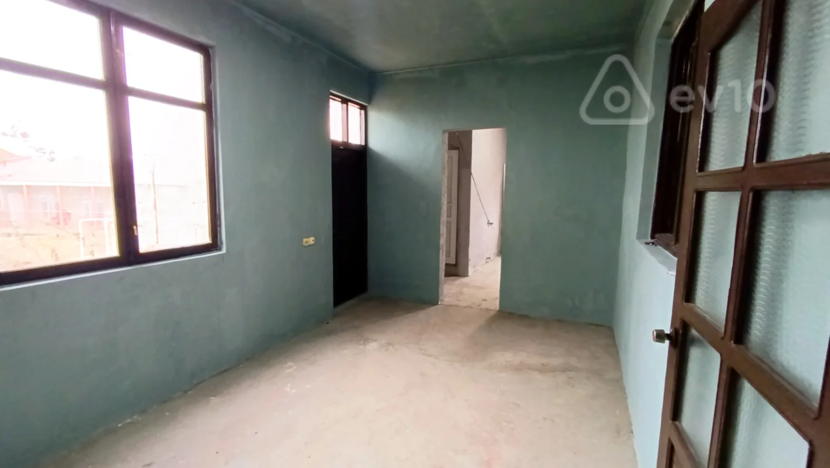 Satılır 6 otaqlı həyət evi 350 m²