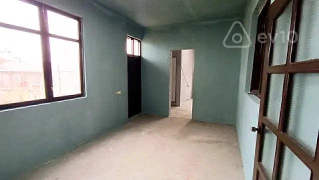 Satılır 6 otaqlı həyət evi 350 m²