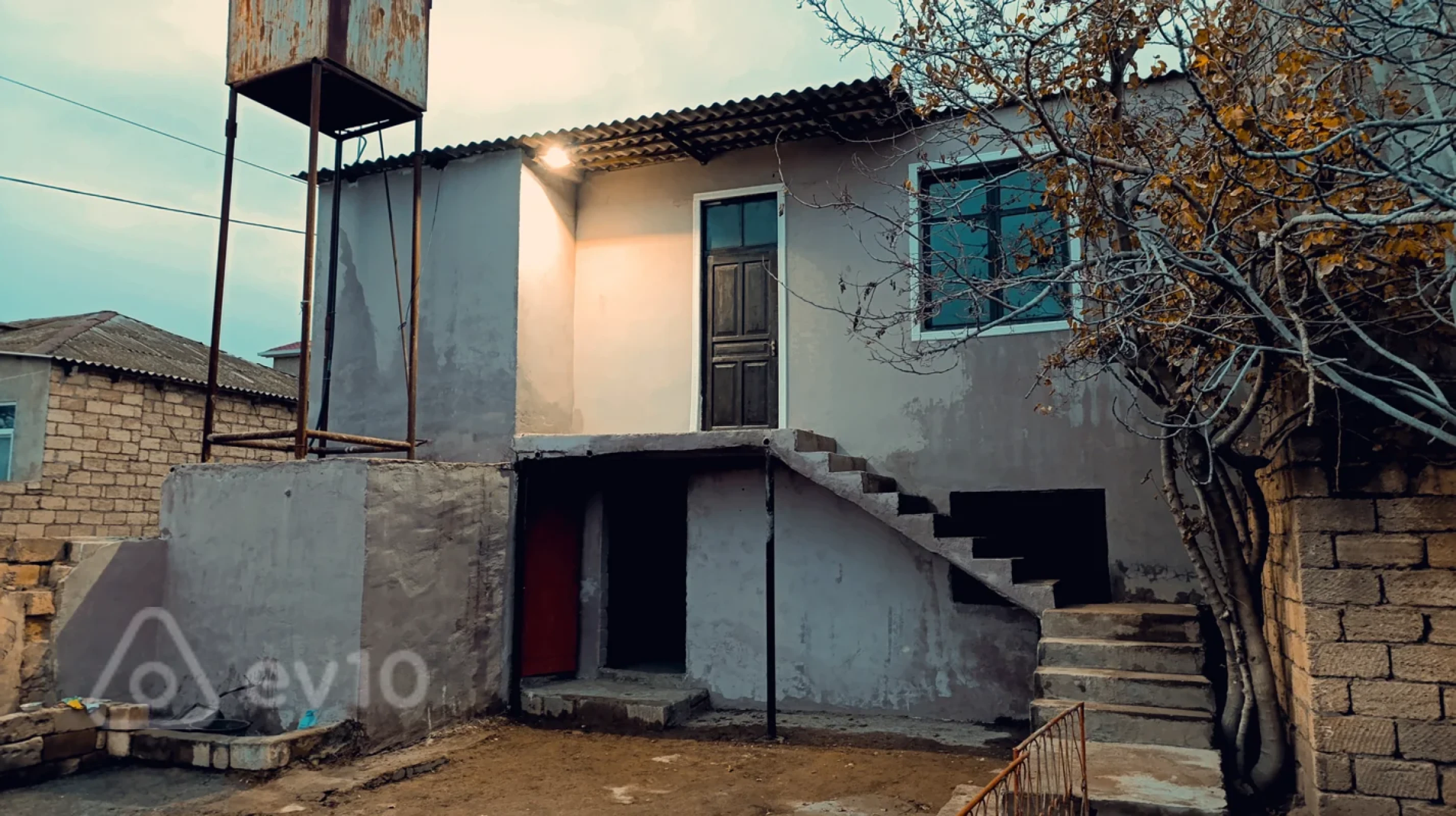 Satılır 6 otaqlı həyət evi 350 m²