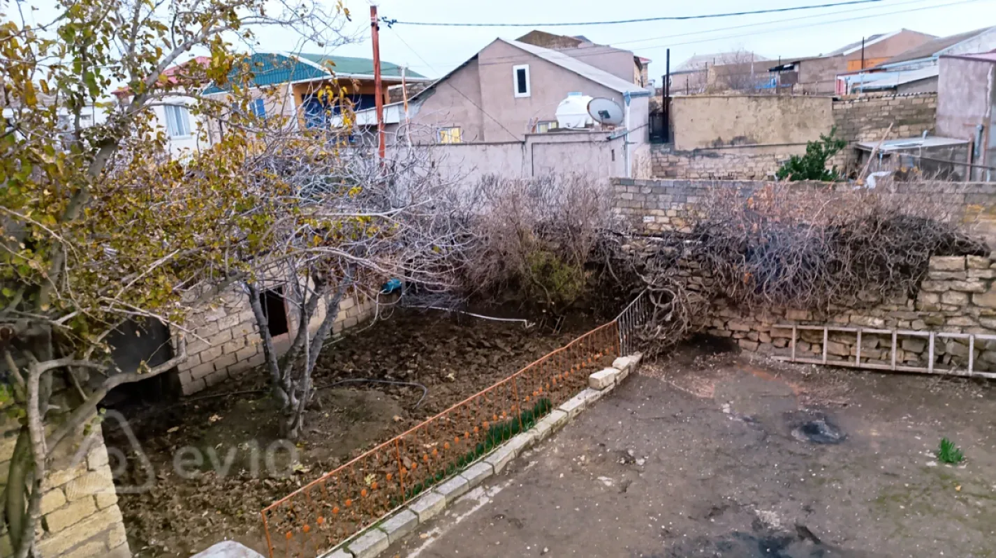 Satılır 6 otaqlı həyət evi 350 m²