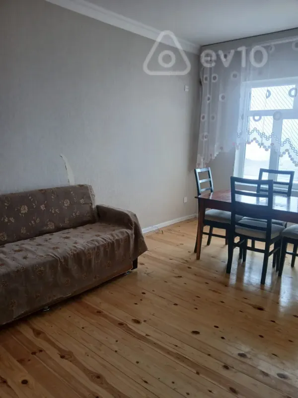 Kirayə verilir 2 otaqlı köhnə tikili 45 m²