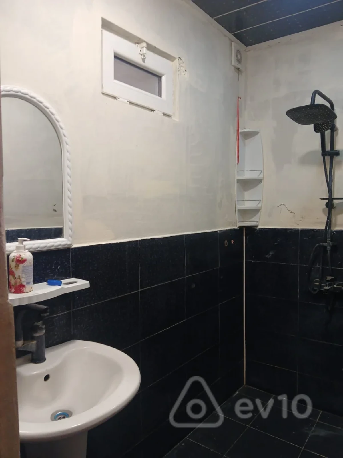 Kirayə verilir 2 otaqlı köhnə tikili 45 m²