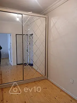 Kirayə verilir 2 otaqlı köhnə tikili 45 m²