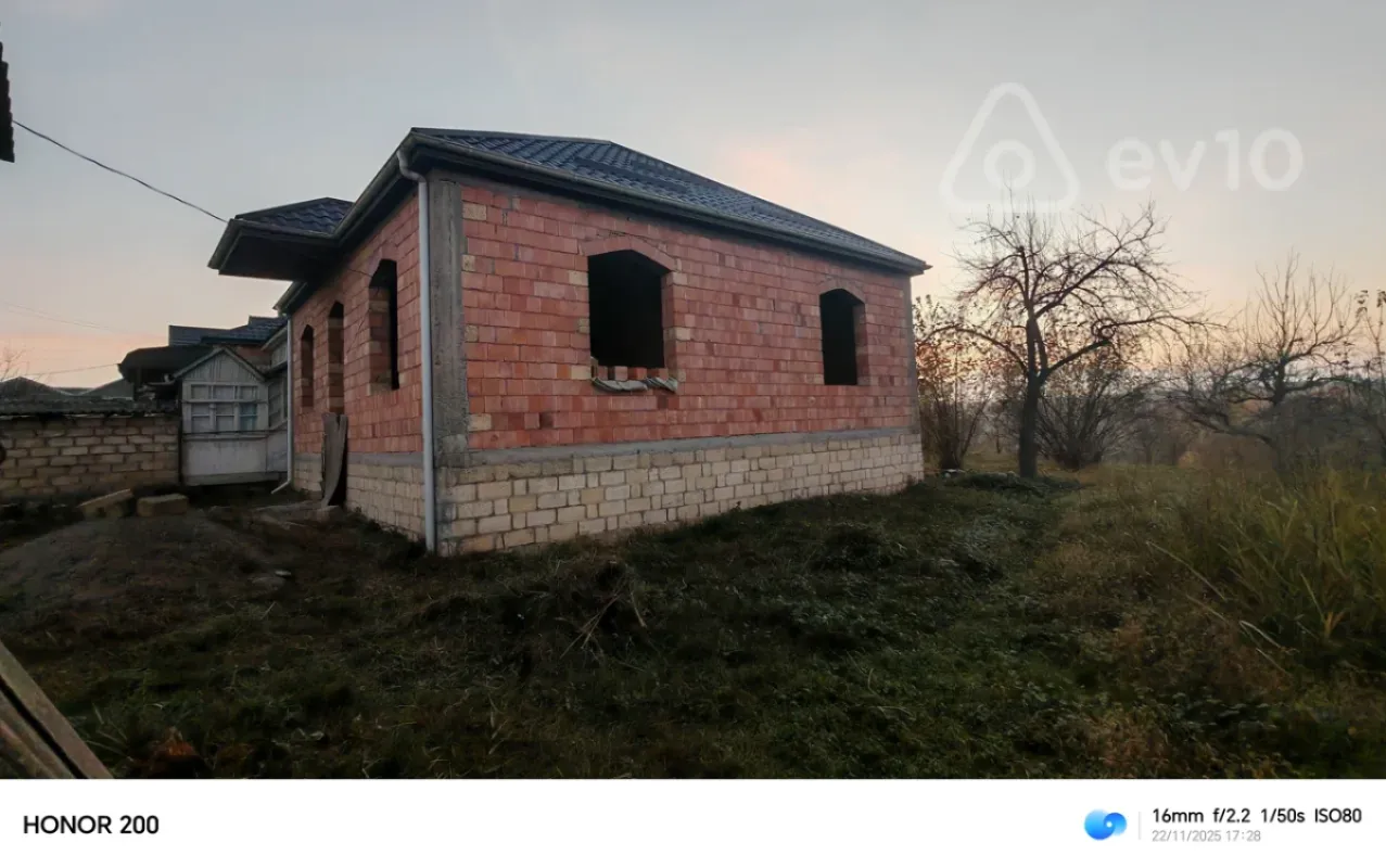 Satılır 4 otaqlı həyət evi 100 m²