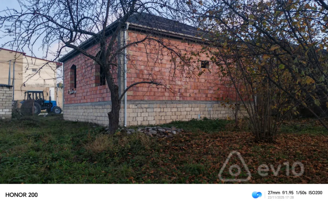 Satılır 4 otaqlı həyət evi 100 m²