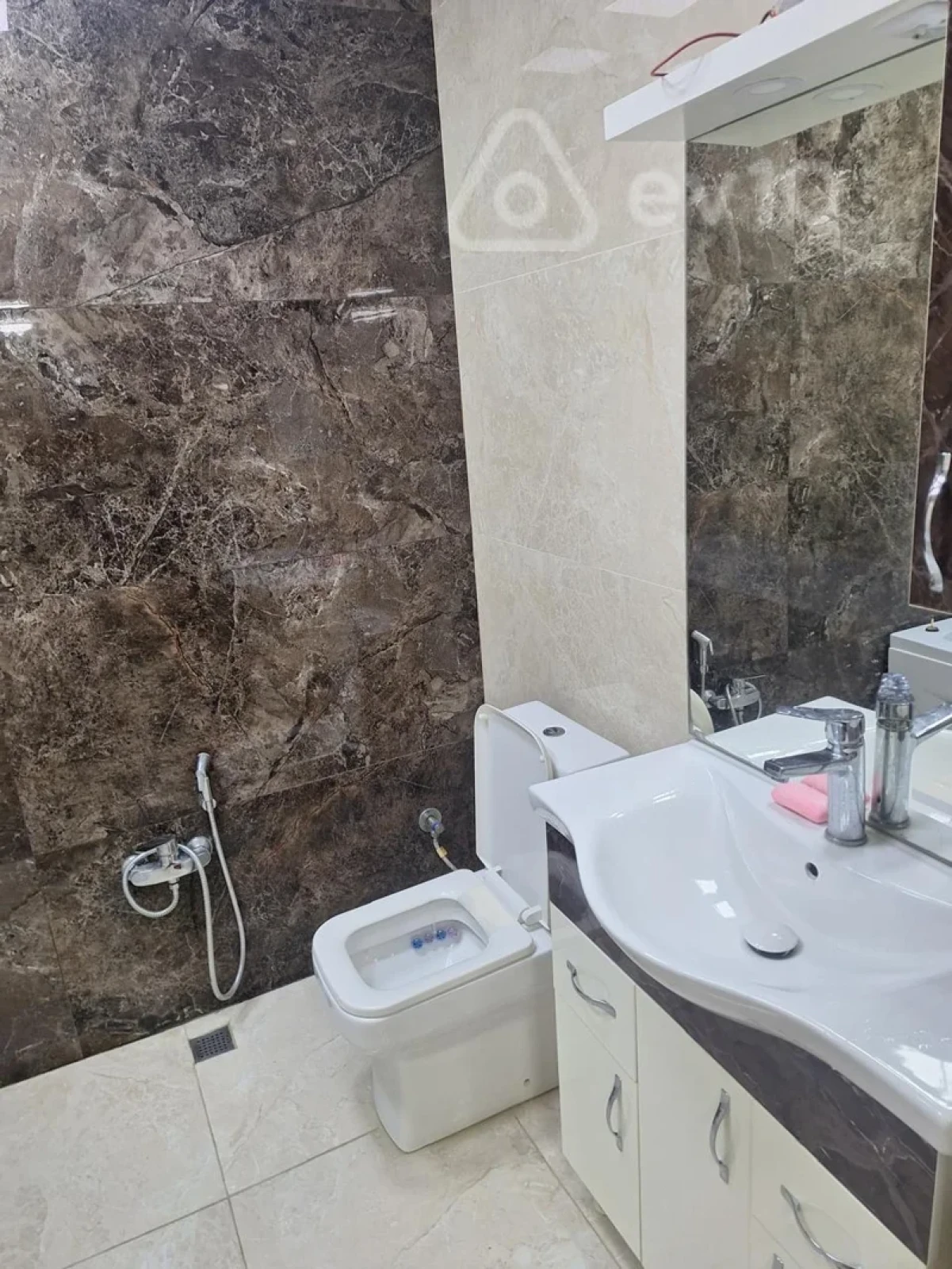 Kirayə verilir 2 otaqlı yeni tikili 80 m²