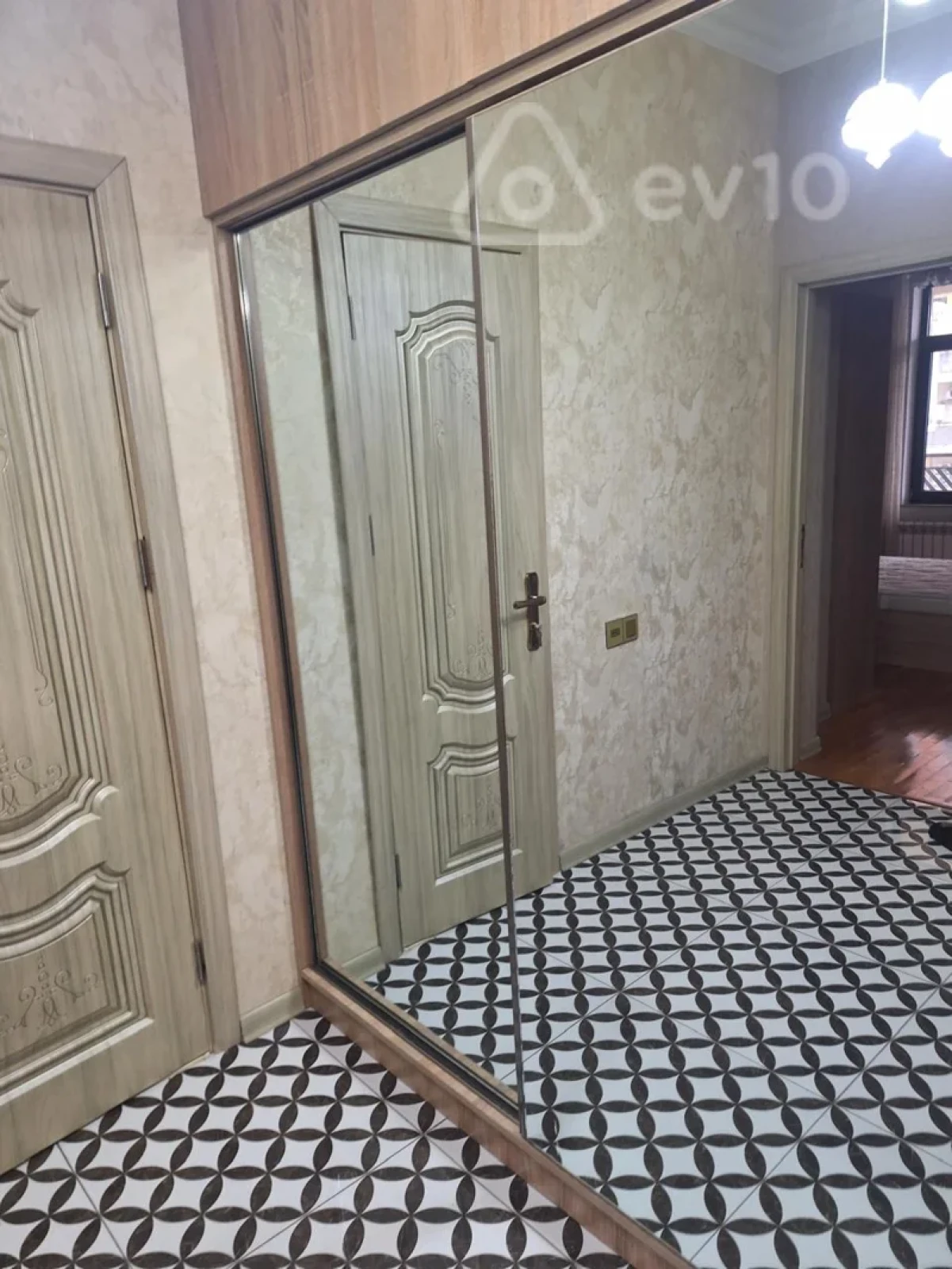 Kirayə verilir 2 otaqlı yeni tikili 80 m²
