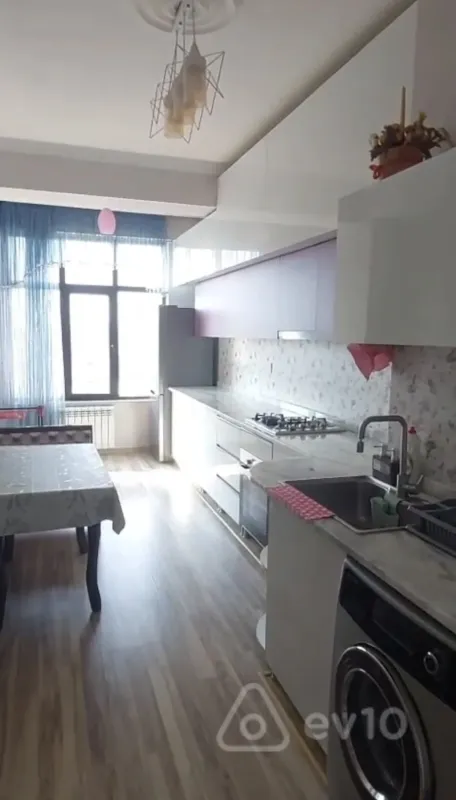Kirayə verilir 2 otaqlı yeni tikili 85 m²