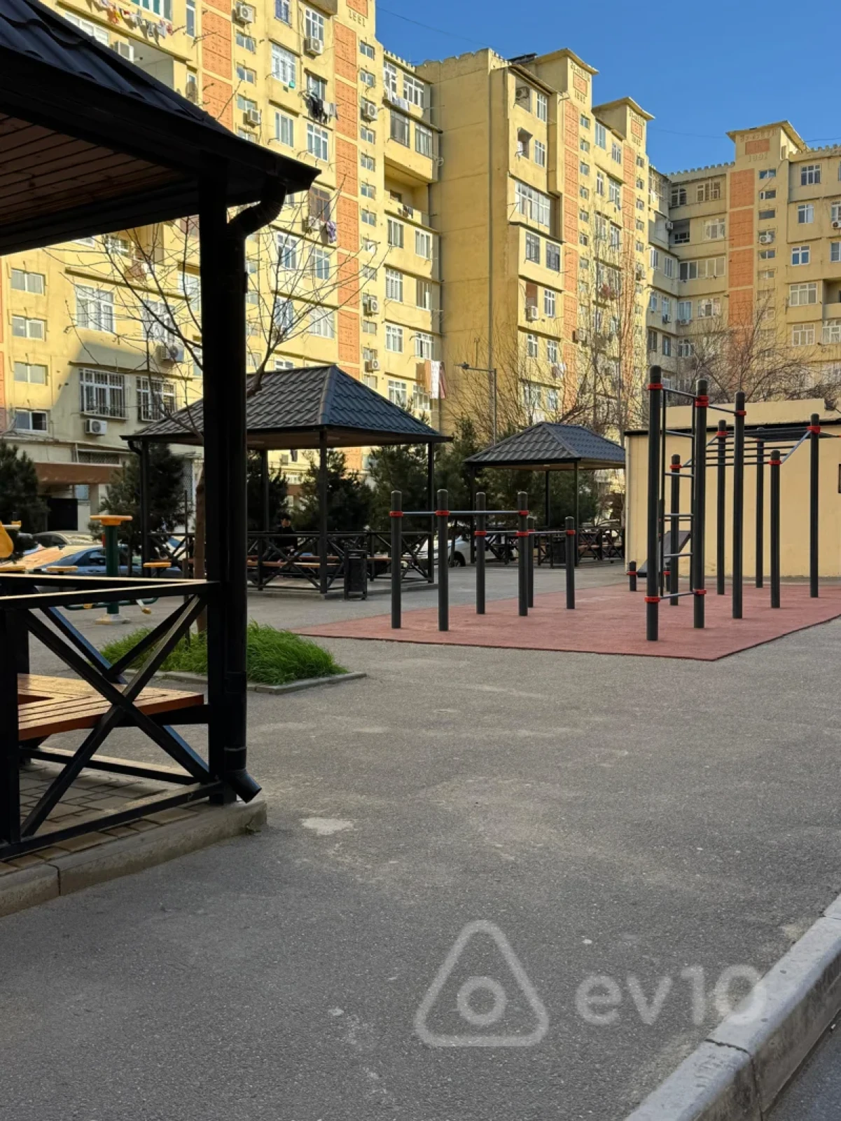 Kirayə verilir 3 otaqlı köhnə tikili 80 m²