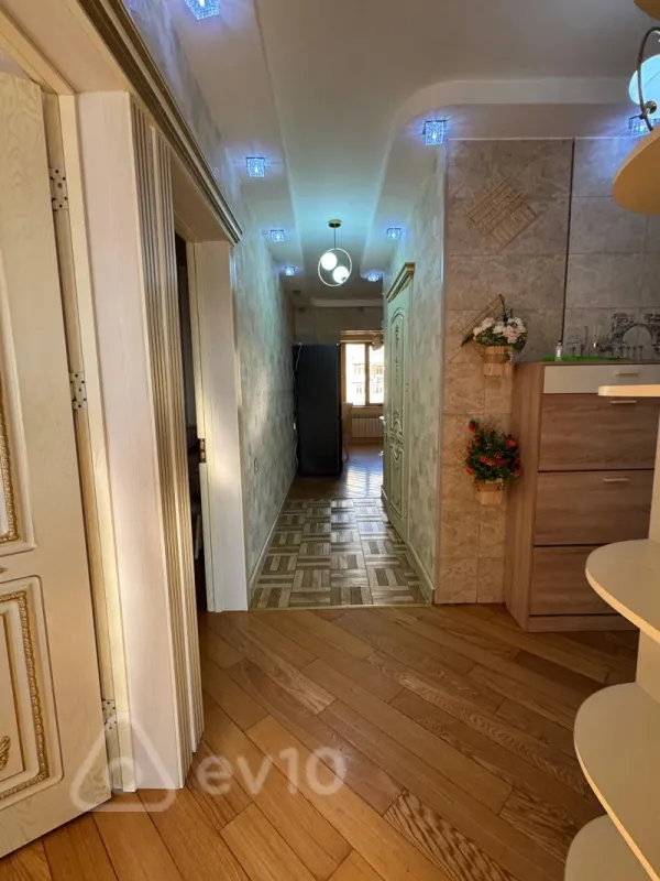 Kirayə verilir 3 otaqlı köhnə tikili 80 m²