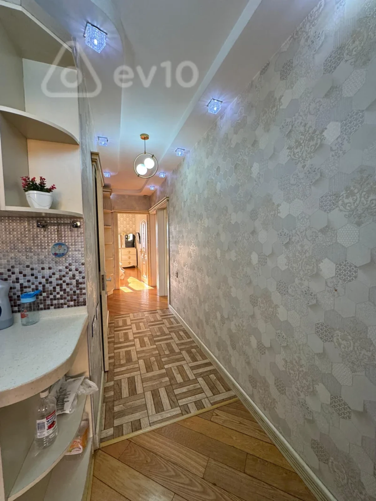 Kirayə verilir 3 otaqlı köhnə tikili 80 m²