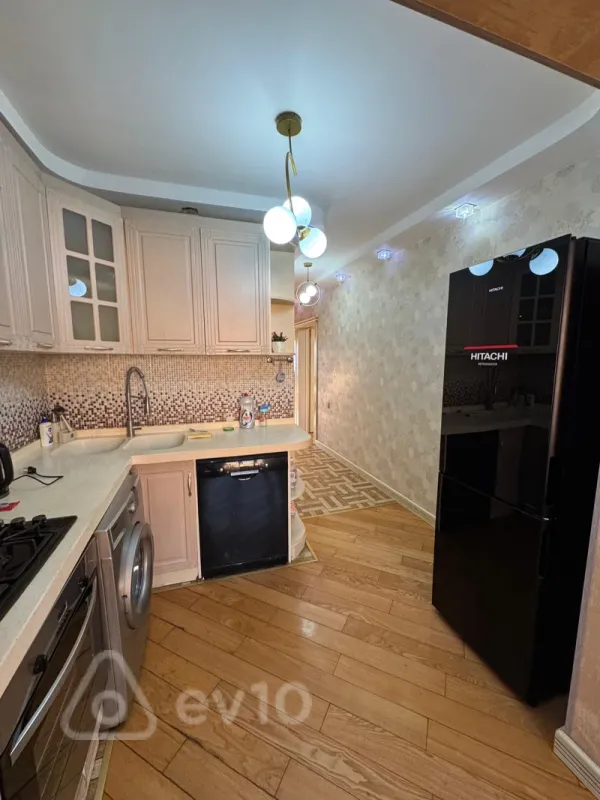 Kirayə verilir 3 otaqlı köhnə tikili 80 m²