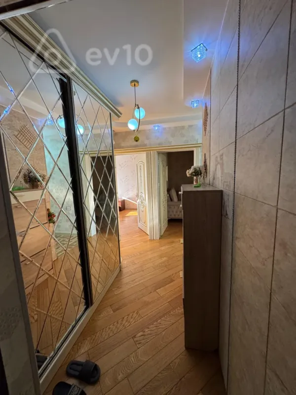 Kirayə verilir 3 otaqlı köhnə tikili 80 m²